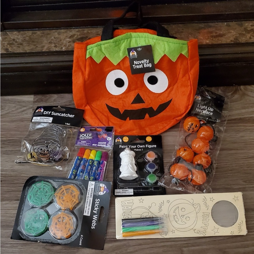Felt bag with kids Halloween accessories and activities
